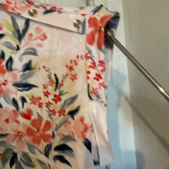 NWOT A.U.W. Floral Design Top With Short Cuffed sleeves with Button Details. - Picture 3 of 5